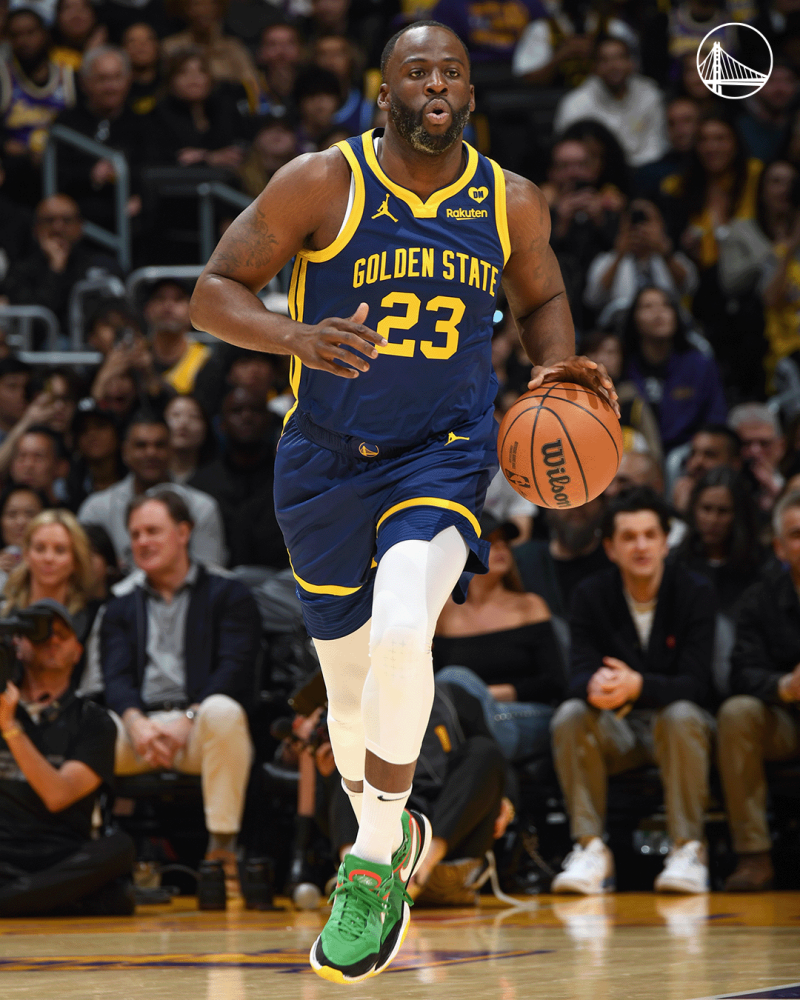 詹皇氣到砸球、觀眾累癱！湖人主場計時器五度出包，15 秒比賽竟打了 16 分鐘！