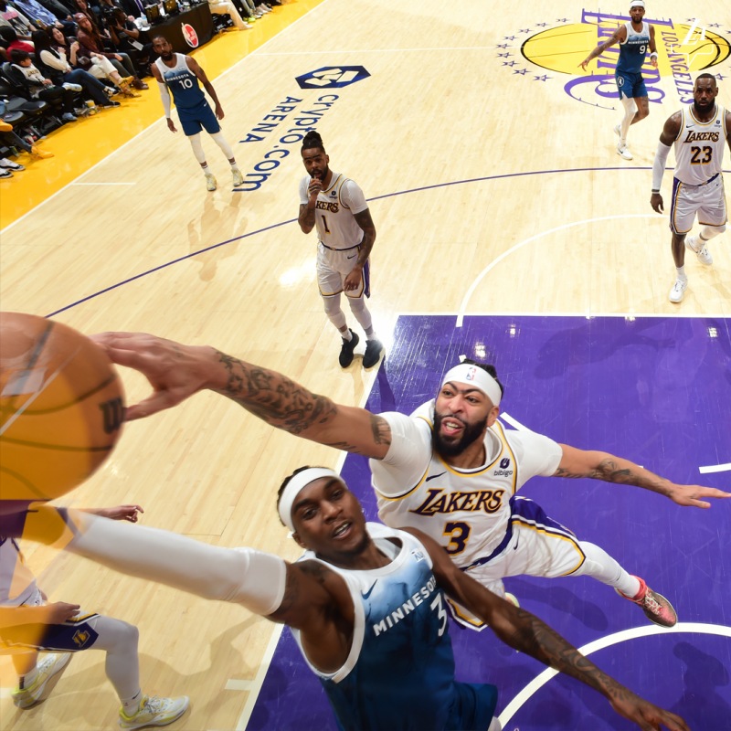現代神獸降臨！Anthony Davis 狂轟 27+25 外帶生涯新高 7 抄截，帶領湖人擊退強敵灰狼！