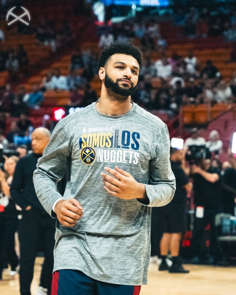 小丑被陰一失誤？！Adebayo 賽後與 Jokic 擁抱致意，將球撿起意外賺到抄截！