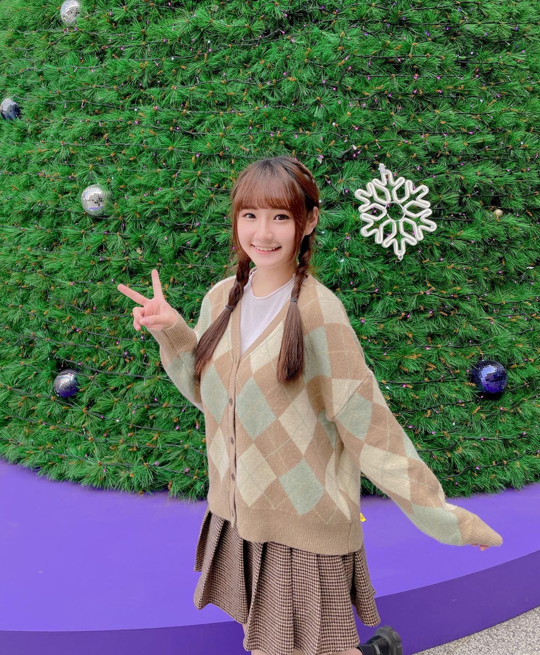 鄉民公認「她」最為致命！  20 歲超兇嫩妹登上批踢踢表特版，意外引發激辯！