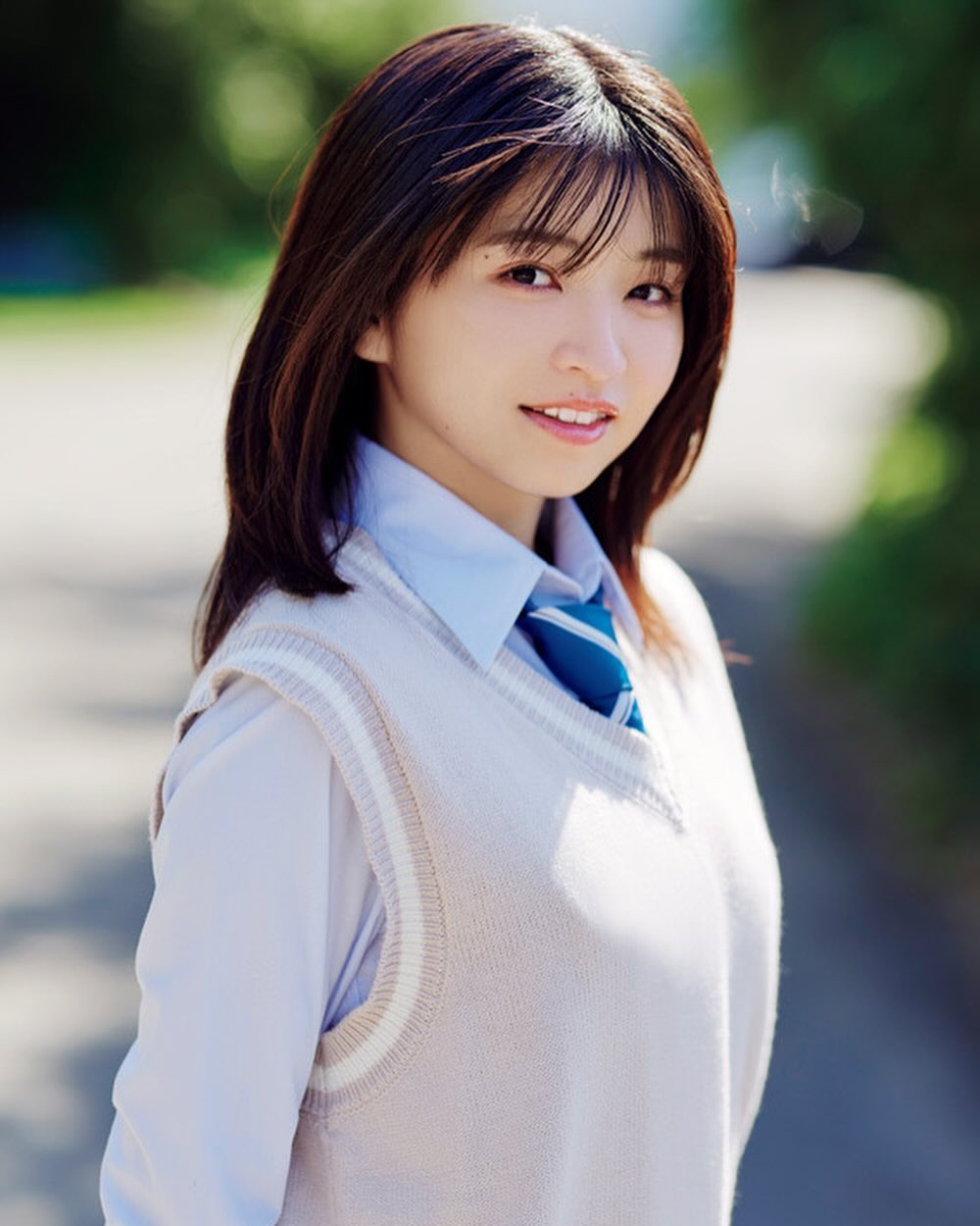 「壓倒性透明系美少女」轉大人！18 歲佐佐木穗香「雙球比基尼」制霸封面，超辣影片太頂了！