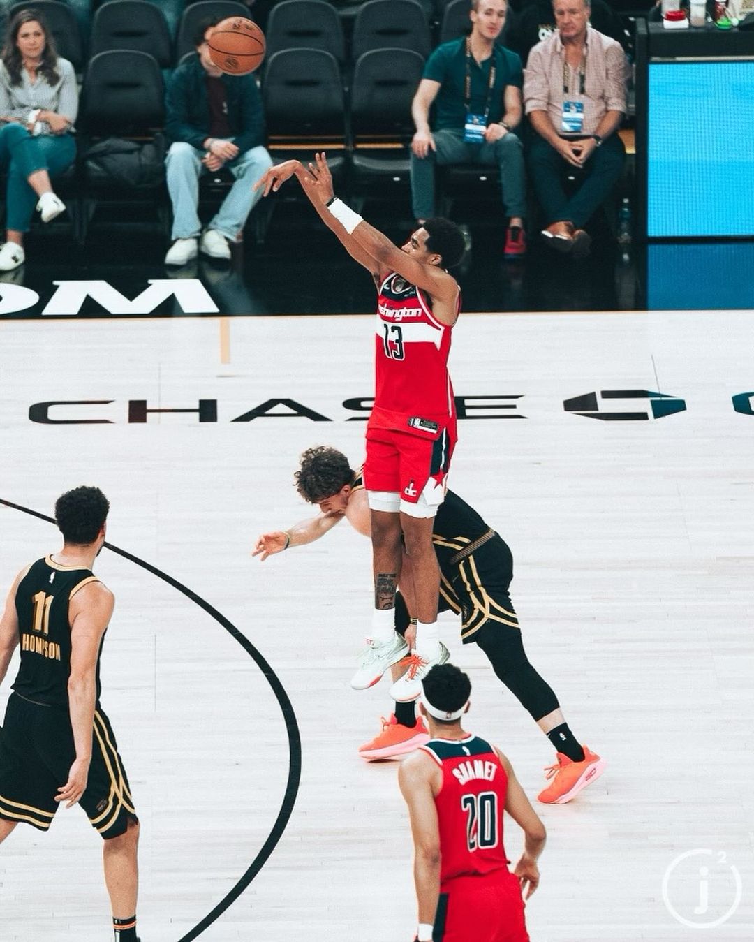 表現回穩卻輸球！Jordan Poole 搶快攻卻被絆倒慘摔翻滾，巫師苦吞 16 連敗平隊史紀錄！