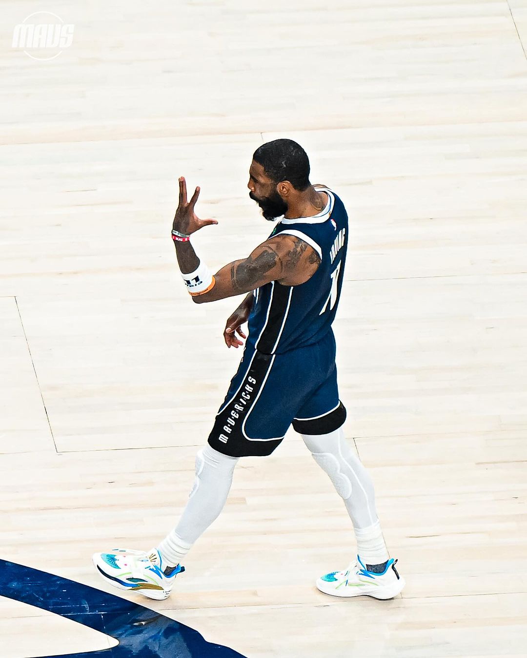 歐神仙降臨！Kyrie Irving 神奇左手拋投絕殺金塊，連詹皇都讚賞是史上最佳殺手！