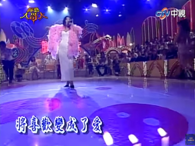 唐綺陽「年輕模樣」曝光！穿貼身洋裝火辣曲線藏不住！網友驚：這不是我認識的國師！