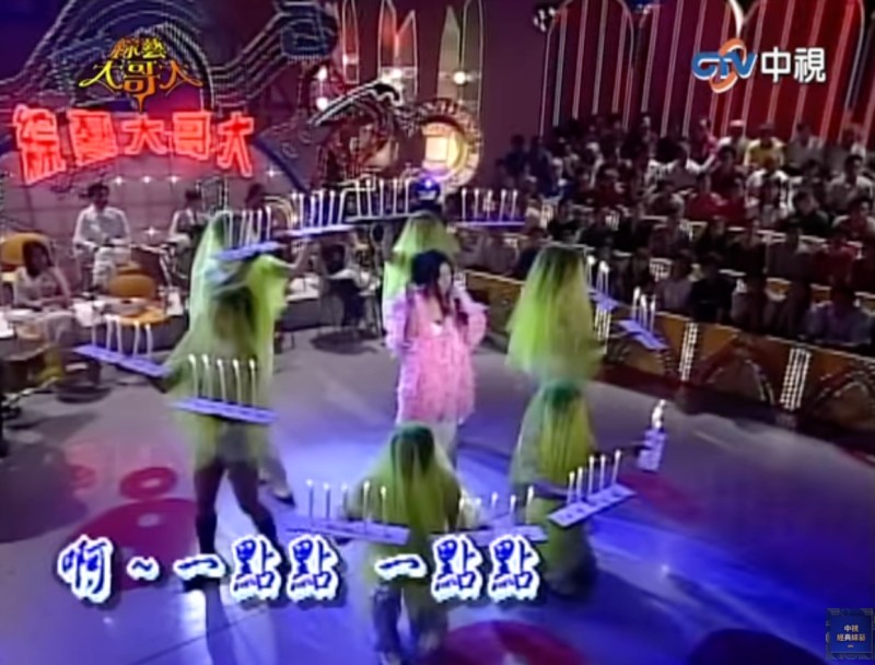 唐綺陽「年輕模樣」曝光！穿貼身洋裝火辣曲線藏不住！網友驚：這不是我認識的國師！