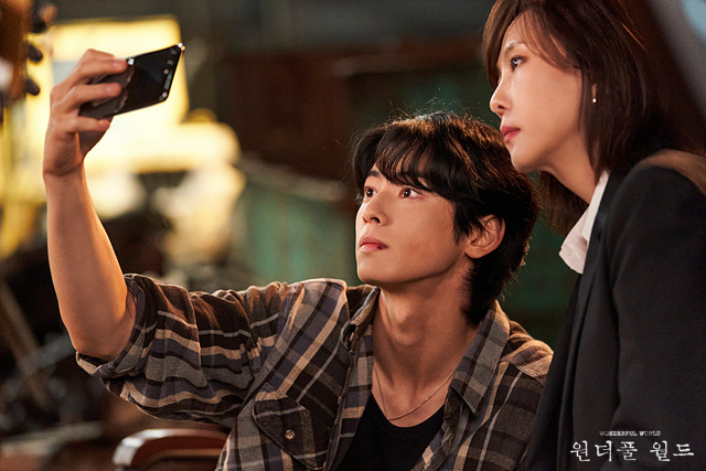 近期韓劇「搜尋度」TOP 5！《金字塔遊戲》生存排名戰爭掀熱議！《財閥X刑警》逗趣搞笑獲好評！