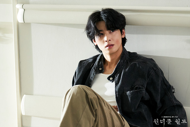 近期韓劇「搜尋度」TOP 5！《金字塔遊戲》生存排名戰爭掀熱議！《財閥X刑警》逗趣搞笑獲好評！