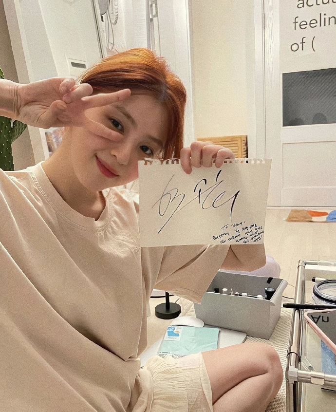 韓韶禧叼筆蓋成風潮！「中國第一美女」咬巧克力棒反被酸東施效顰！