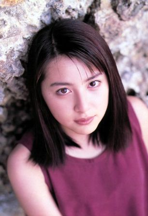 熟女魅力！ 44 歲元祖女神奧菜惠再推寫真集，雪白裸背令人驚豔！