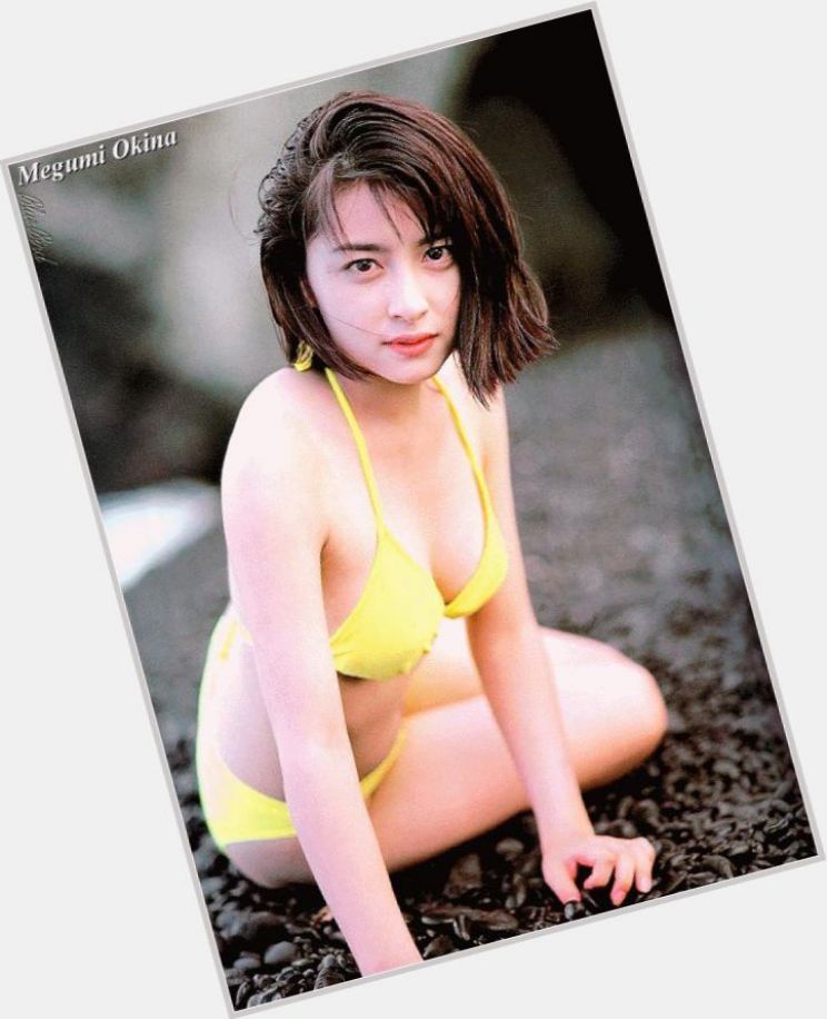 熟女魅力！ 44 歲元祖女神奧菜惠再推寫真集，雪白裸背令人驚豔！