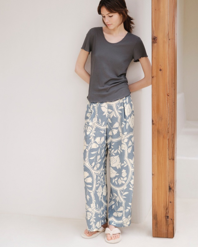 時尚女神李函領銜！ UNIQLO 推出女神節特別企劃，推薦六大必收款式與三大聯名新品！