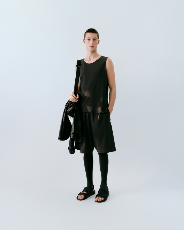 時尚女神李函領銜！ UNIQLO 推出女神節特別企劃，推薦六大必收款式與三大聯名新品！