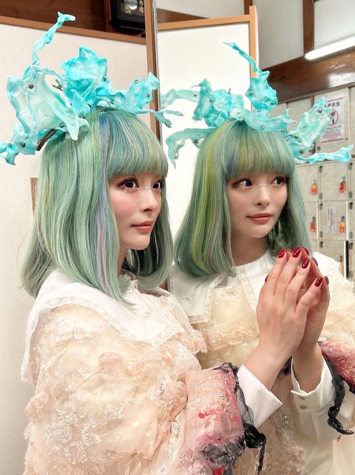 恭喜！卡莉怪妞宣布懷孕　親曬巨大腳丫搞怪圖暖喊：哈囉寶貝👶🏻