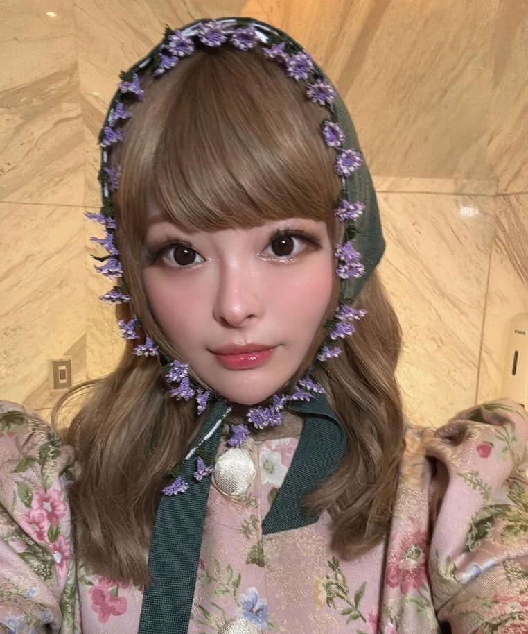 恭喜！卡莉怪妞宣布懷孕　親曬巨大腳丫搞怪圖暖喊：哈囉寶貝👶🏻