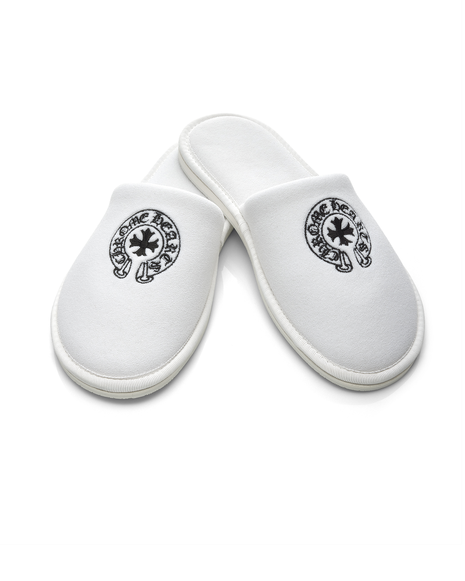 坐等 Lisa 上腳！克羅心推出要價「台幣 1 萬 6」的酒店拖鞋