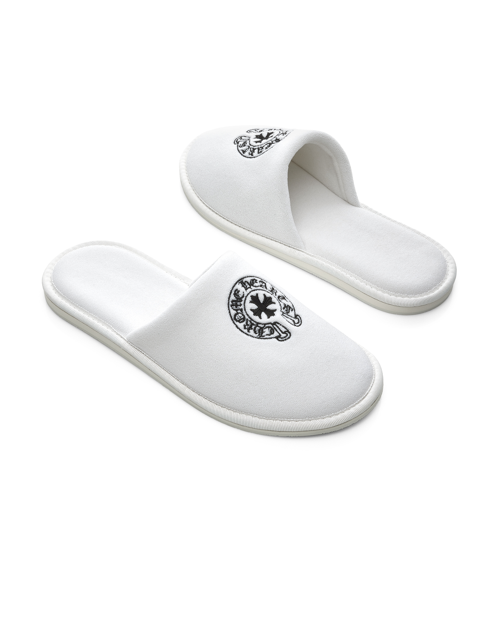 坐等 Lisa 上腳！克羅心推出要價「台幣 1 萬 6」的酒店拖鞋