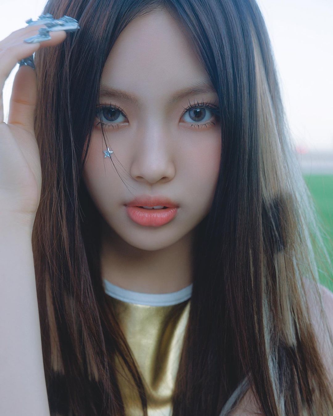 NewJeans 才釋出夏季回歸計劃「忙內」 Hyein 驚傳練習受傷微骨折！經紀公司：暫停行程休養