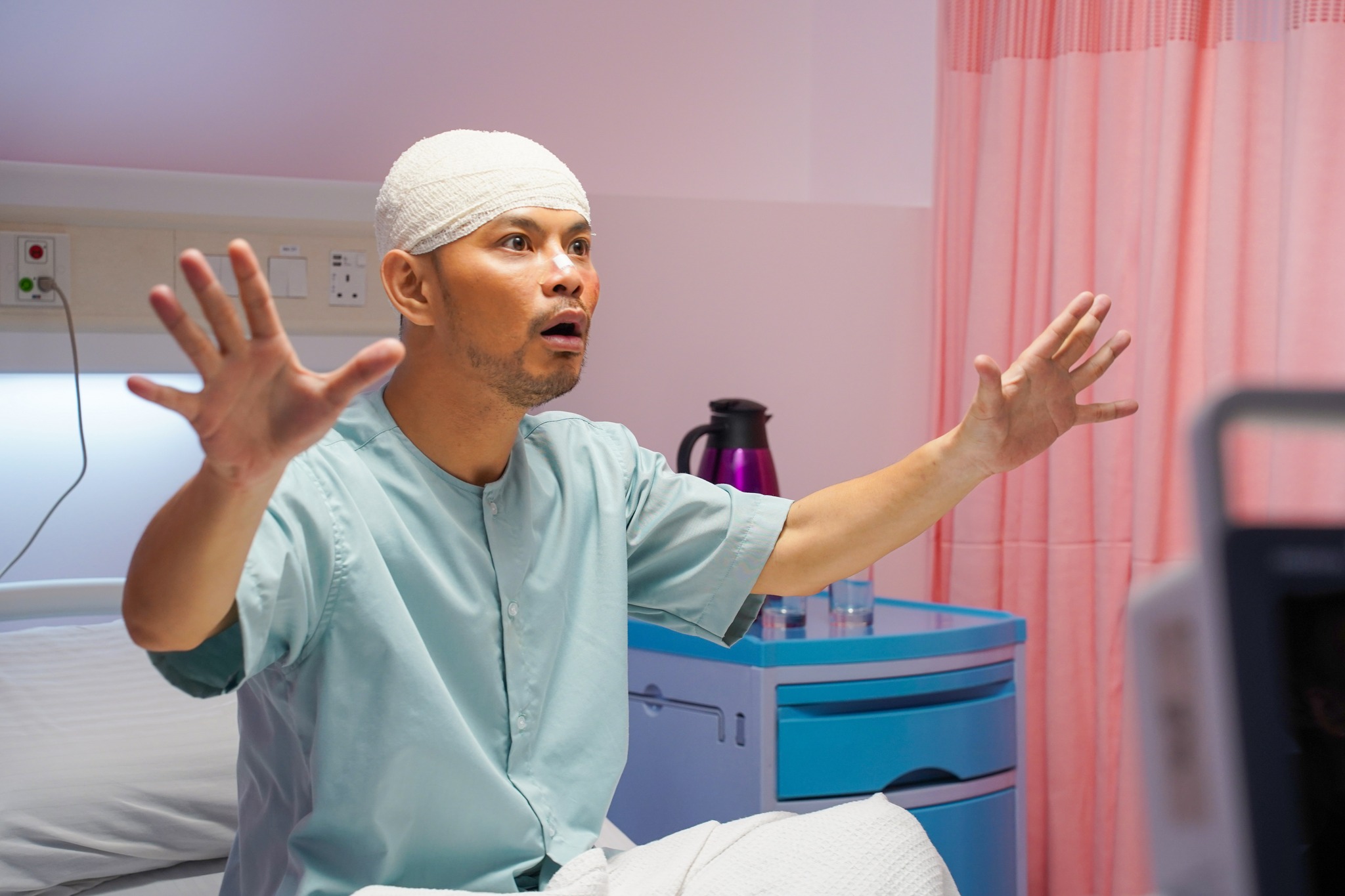 黃明志「愚人節辦告別式」玩過頭？親自現身說明真相網友疑不領情：別開這種玩笑