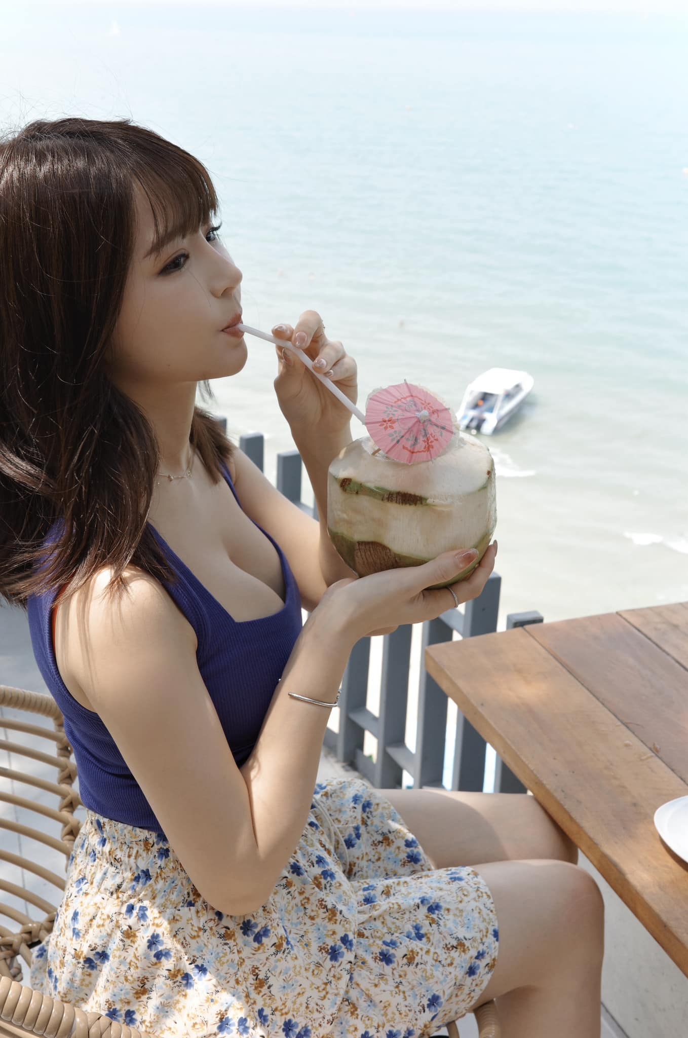 元元外拍遇日本妹子「當眾換衣」嚇傻！好奇問：到底真正個性是豪放還是溫柔？