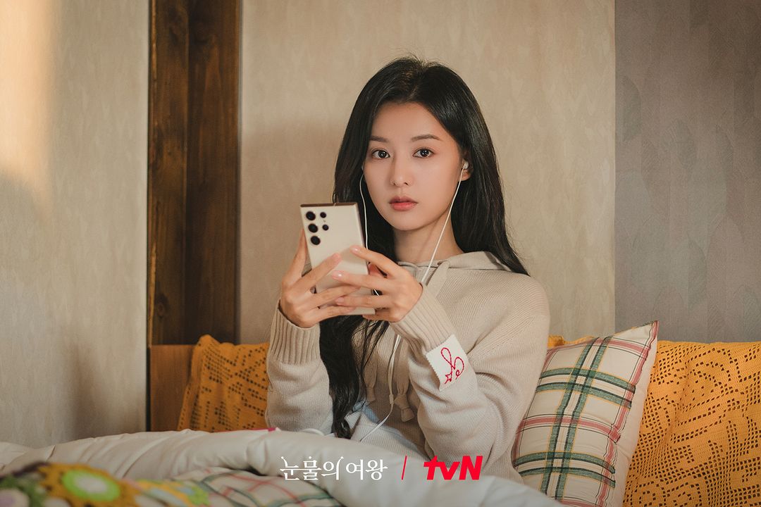 《淚之女王》金智媛無緣視后不哭！絕美素顏照曝光　卡通 T ＋居家模樣更吸粉