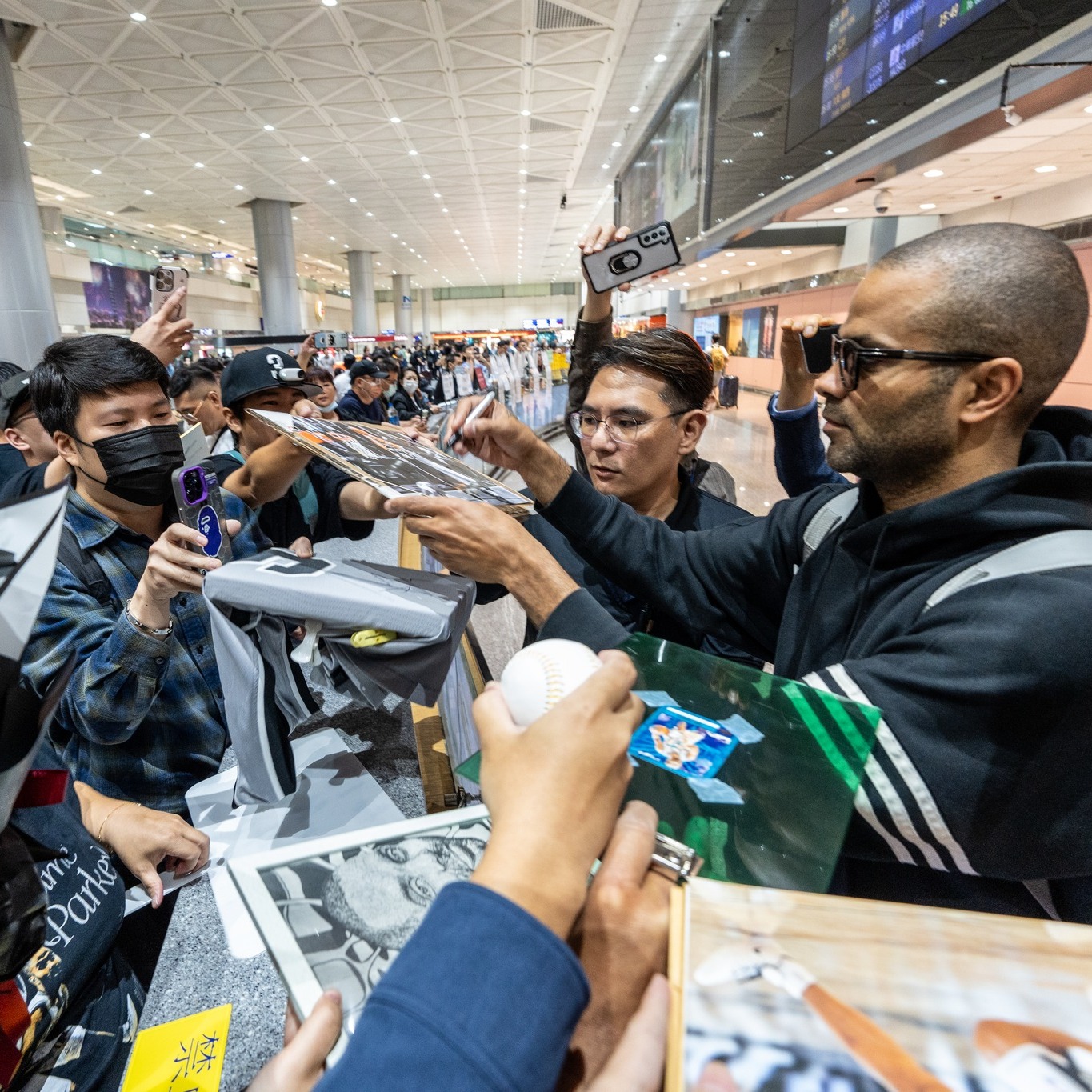 NBA 傳奇球星降臨！「法國小跑車」Tony Parker 抵台，開啟為期三天高中訓練營！