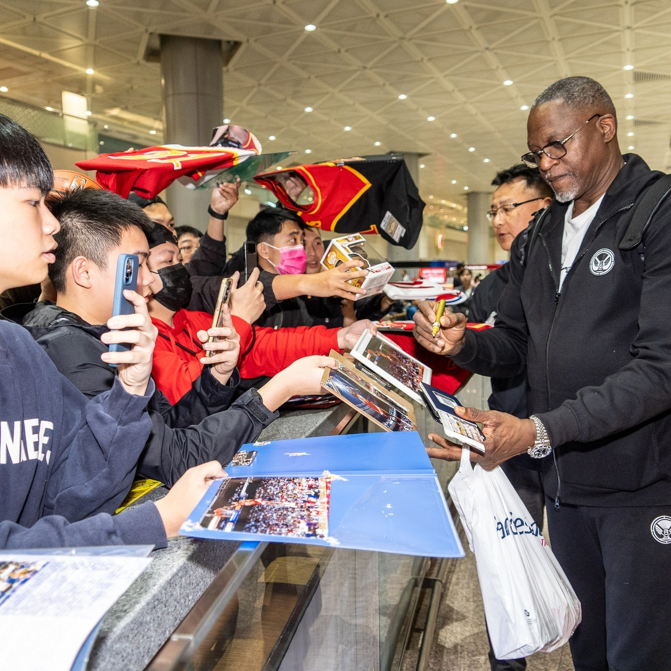 NBA 傳奇球星降臨！「法國小跑車」Tony Parker 抵台，開啟為期三天高中訓練營！