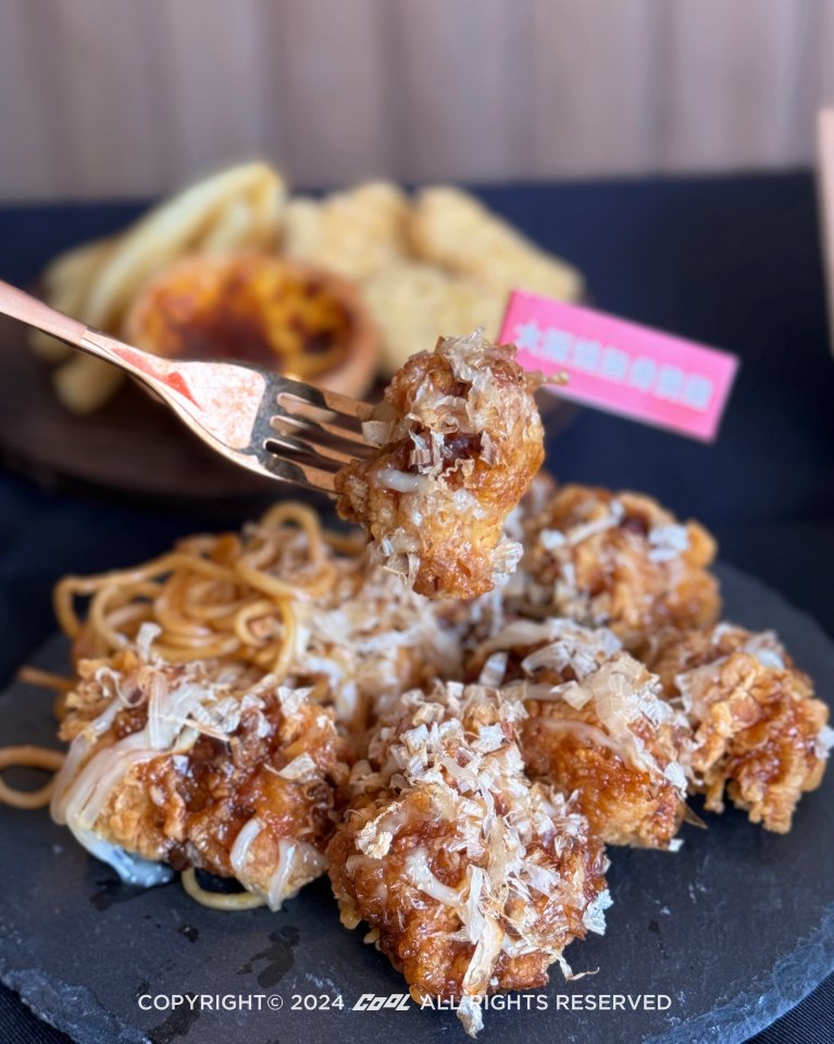 想吃不用飛日本！肯德基「金黃比司吉」回來了！加碼「大阪燒無骨脆雞＋日式炒麵」爽、香、脆好滿足