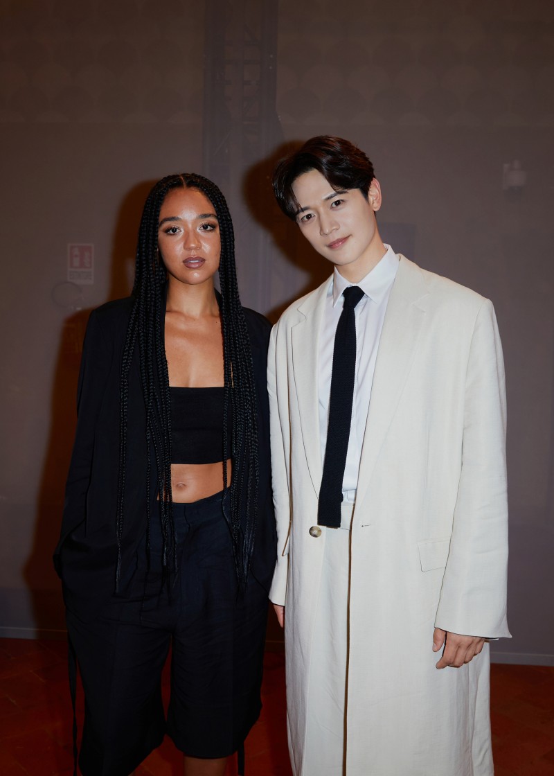 台韓雙帥都來了！施柏宇、崔珉豪現身 COS 2024 年春夏系列時裝秀！