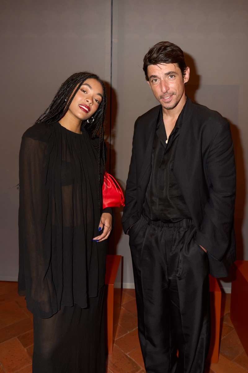 台韓雙帥都來了！施柏宇、崔珉豪現身 COS 2024 年春夏系列時裝秀！