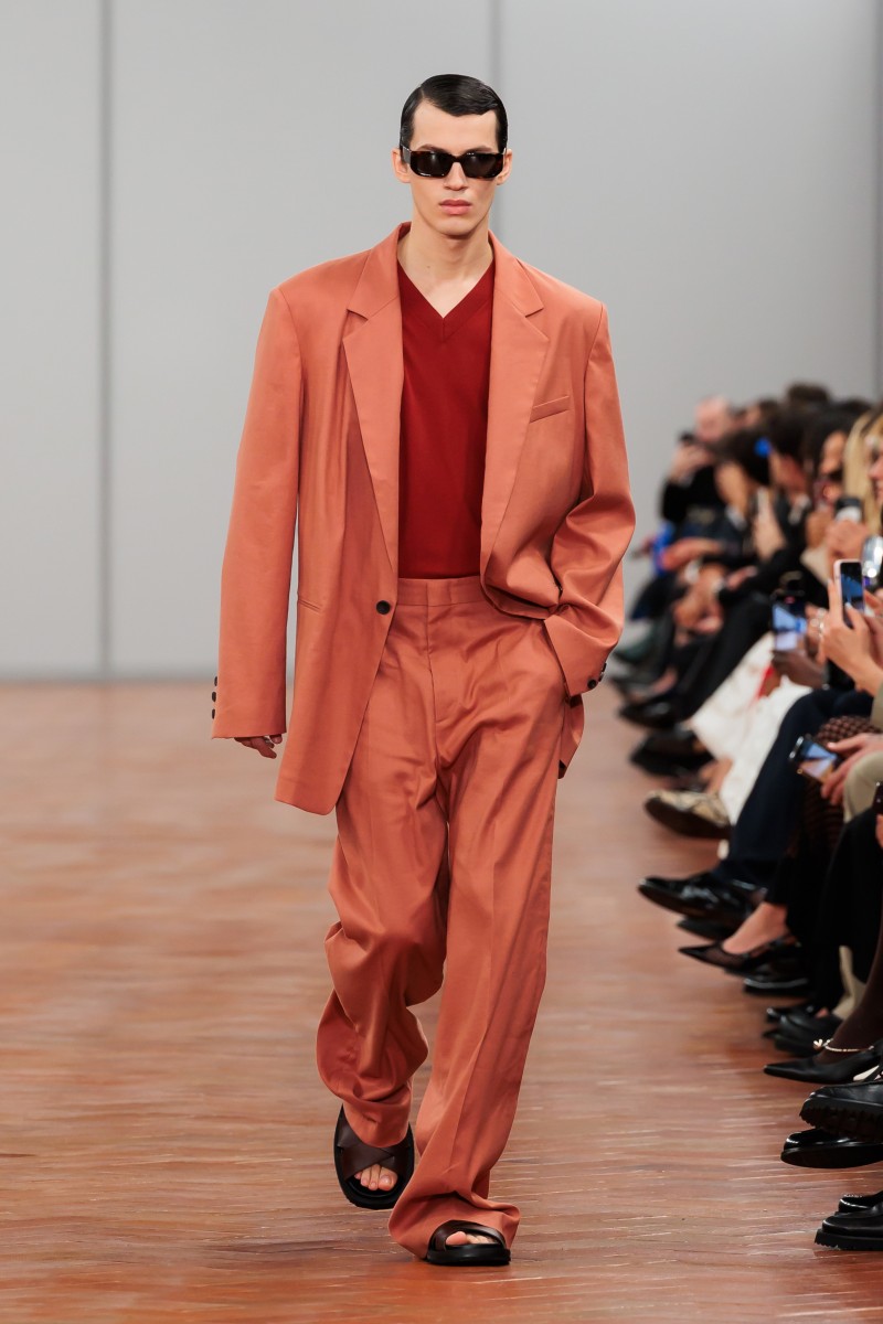 台韓雙帥都來了！施柏宇、崔珉豪現身 COS 2024 年春夏系列時裝秀！