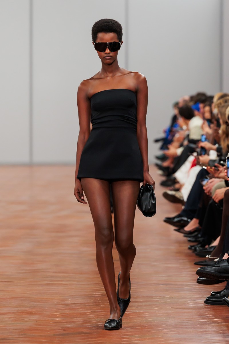 台韓雙帥都來了！施柏宇、崔珉豪現身 COS 2024 年春夏系列時裝秀！