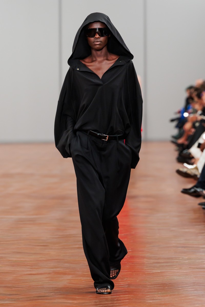 台韓雙帥都來了！施柏宇、崔珉豪現身 COS 2024 年春夏系列時裝秀！