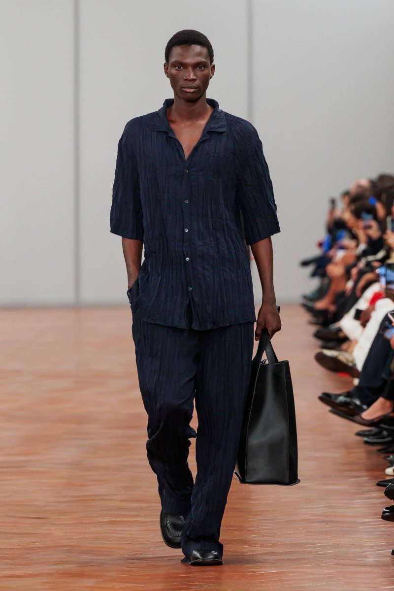 台韓雙帥都來了！施柏宇、崔珉豪現身 COS 2024 年春夏系列時裝秀！