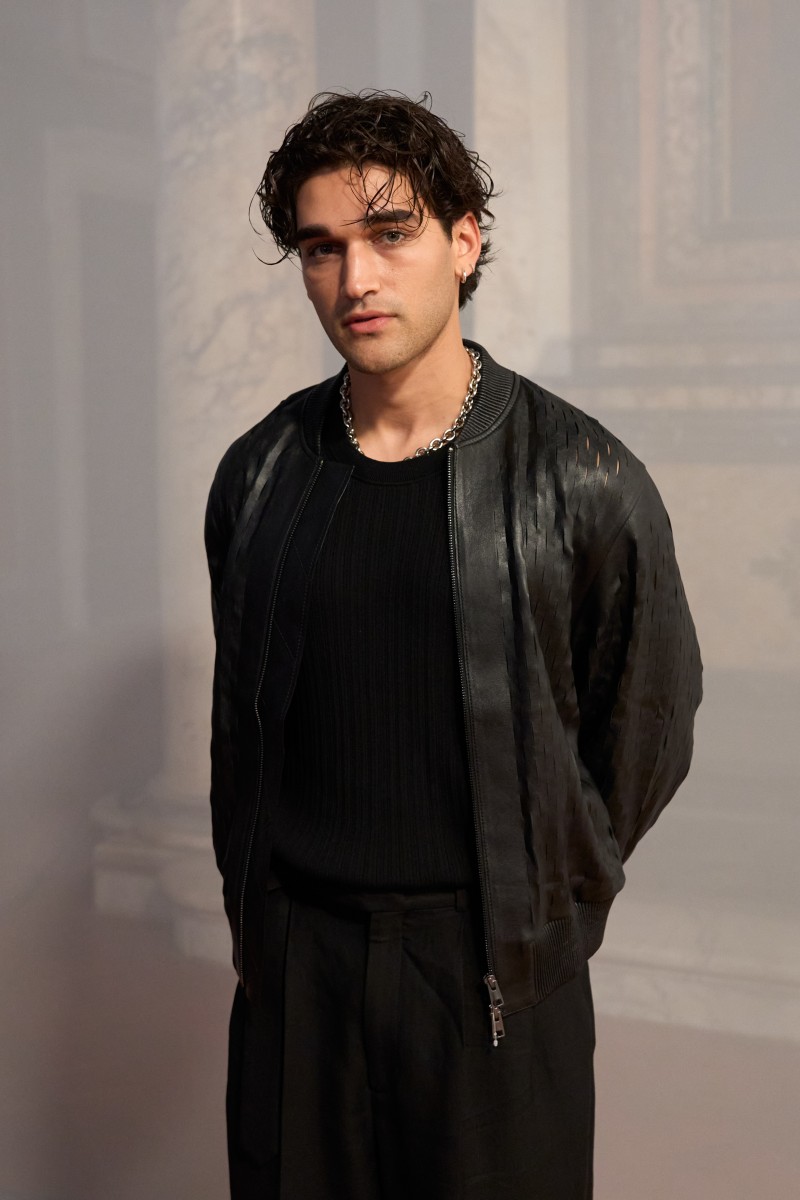 台韓雙帥都來了！施柏宇、崔珉豪現身 COS 2024 年春夏系列時裝秀！