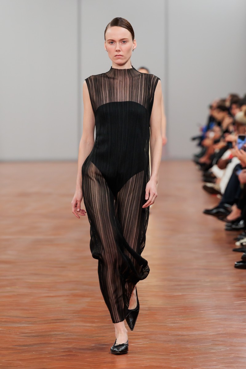 台韓雙帥都來了！施柏宇、崔珉豪現身 COS 2024 年春夏系列時裝秀！