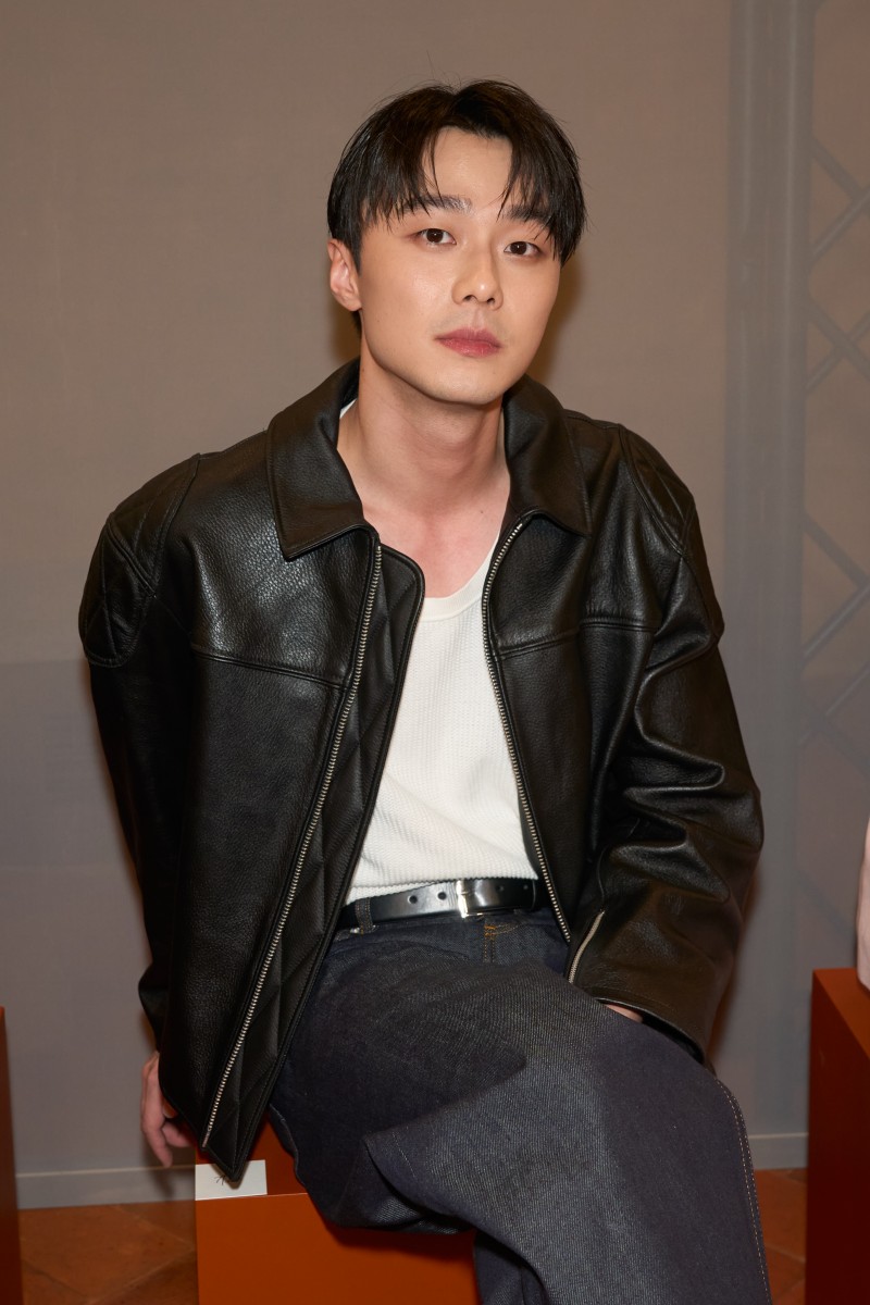 台韓雙帥都來了！施柏宇、崔珉豪現身 COS 2024 年春夏系列時裝秀！