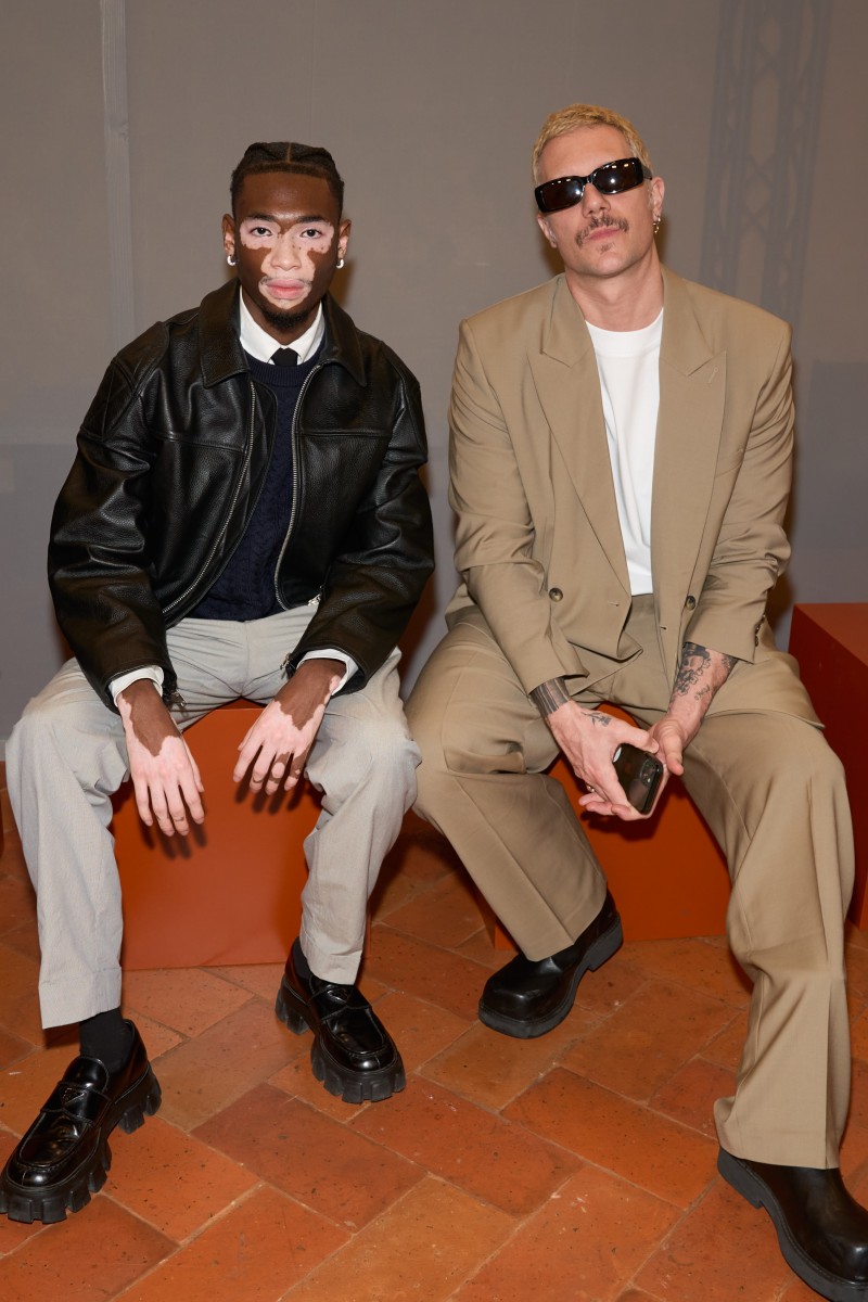 台韓雙帥都來了！施柏宇、崔珉豪現身 COS 2024 年春夏系列時裝秀！