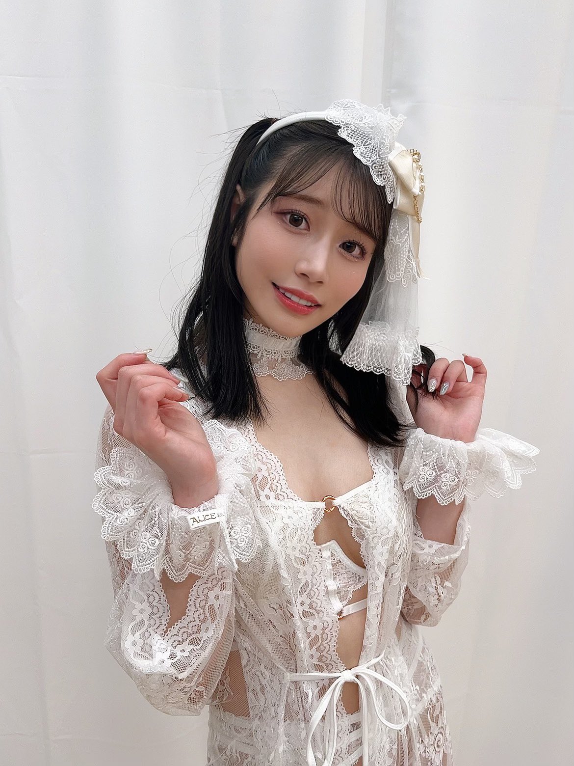 兩大頂流女優竟然驚喜合影！河北彩伽、七澤米亞 同台為泳衣品牌擔綱走秀 model