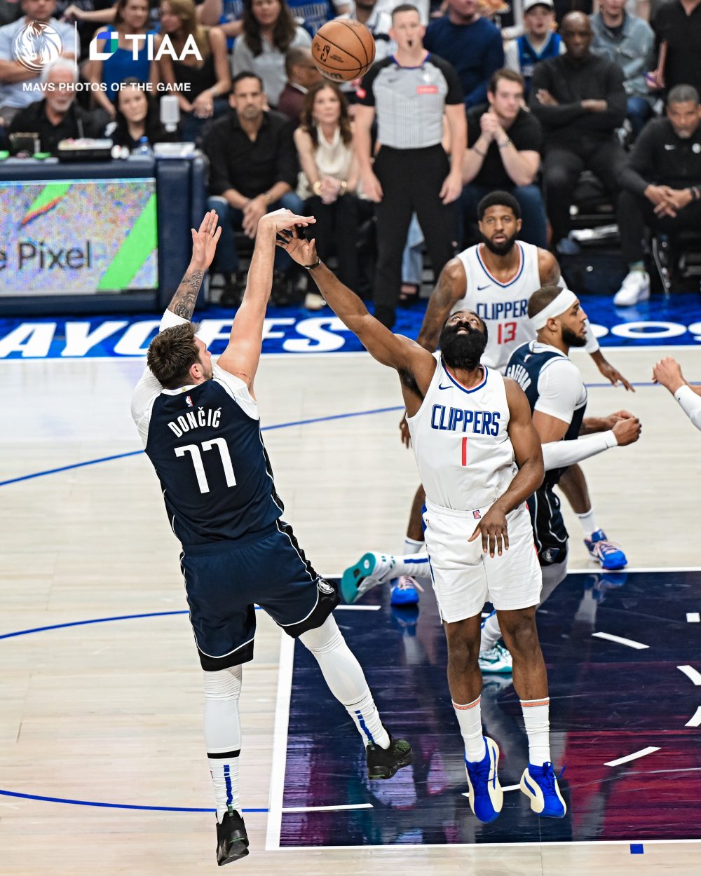 歐神仙降臨！Kyrie Irving 超神拉竿吃掉三名快艇球員得分，老闆庫班場邊露不可思議表情！