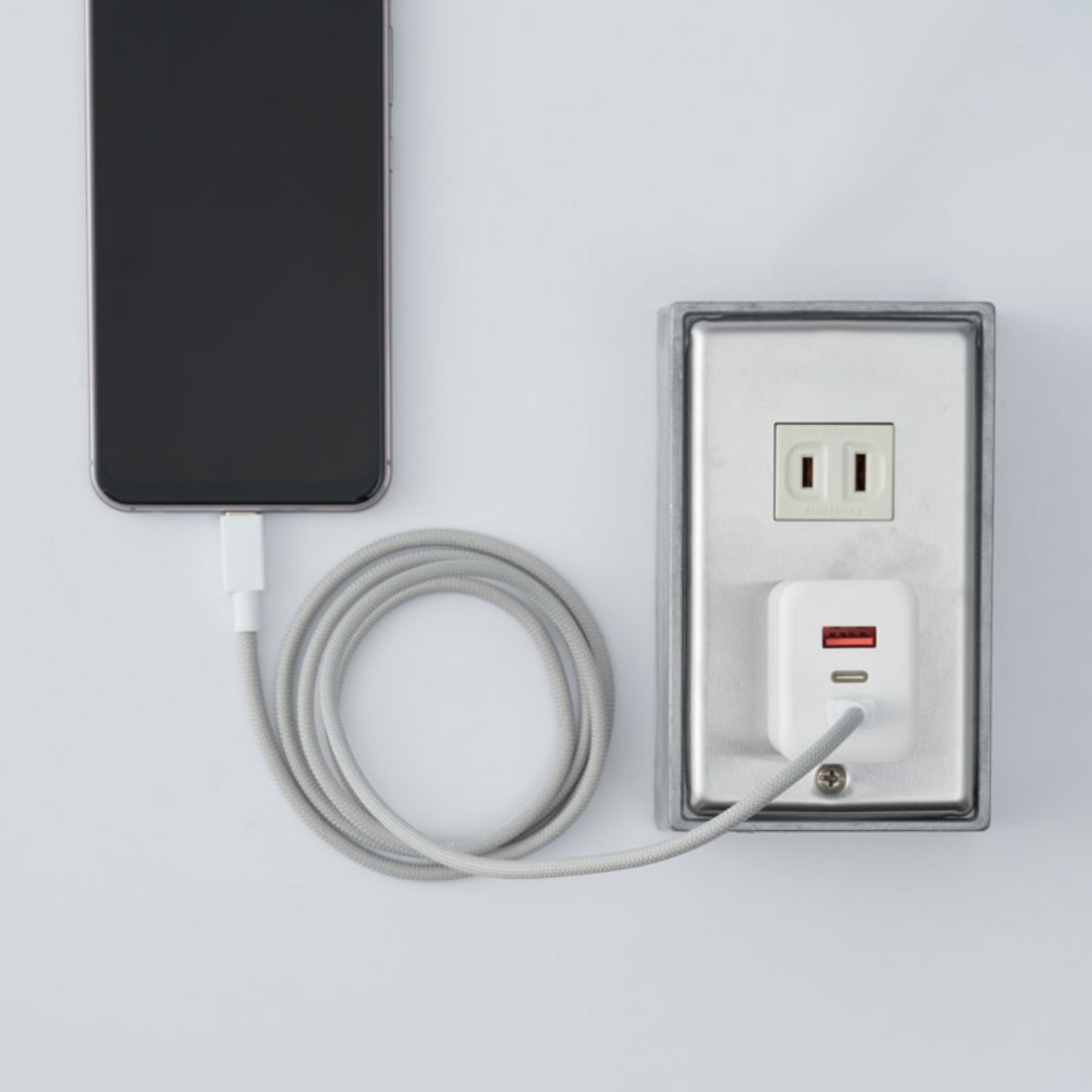 2024 無印良品3C好物推薦TOP.5：磁吸充電、快充插頭、手機掛繩...追加 3C 收納包出國超實用