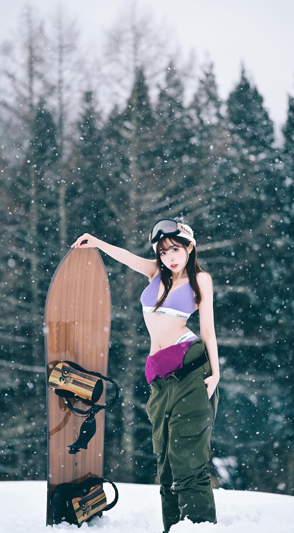 你的 CK 超人已上線！超辣甜美正妹 Holly　原來是醫學系高材生！