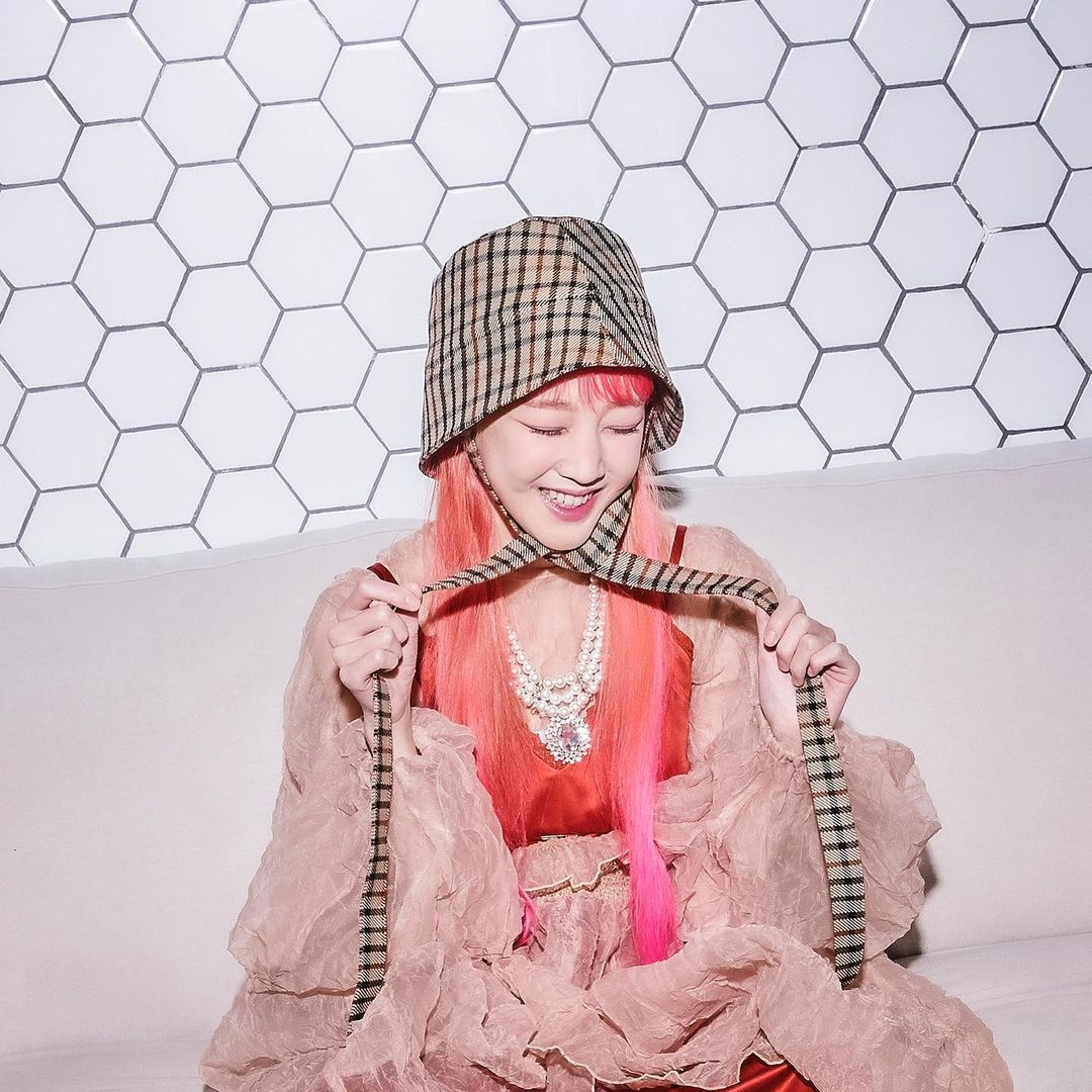 曾唱過《請回答1988》等韓劇 OST！女歌手朴寶藍驚傳逝世，享年 30 歲。