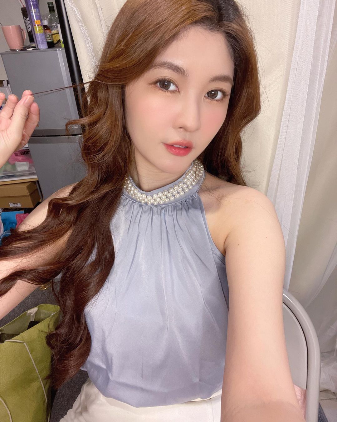 與寫真書比辣！正妹聲樂老師李藹蔚和服洩雪白美乳， 45 萬粉絲全嗨瘋！