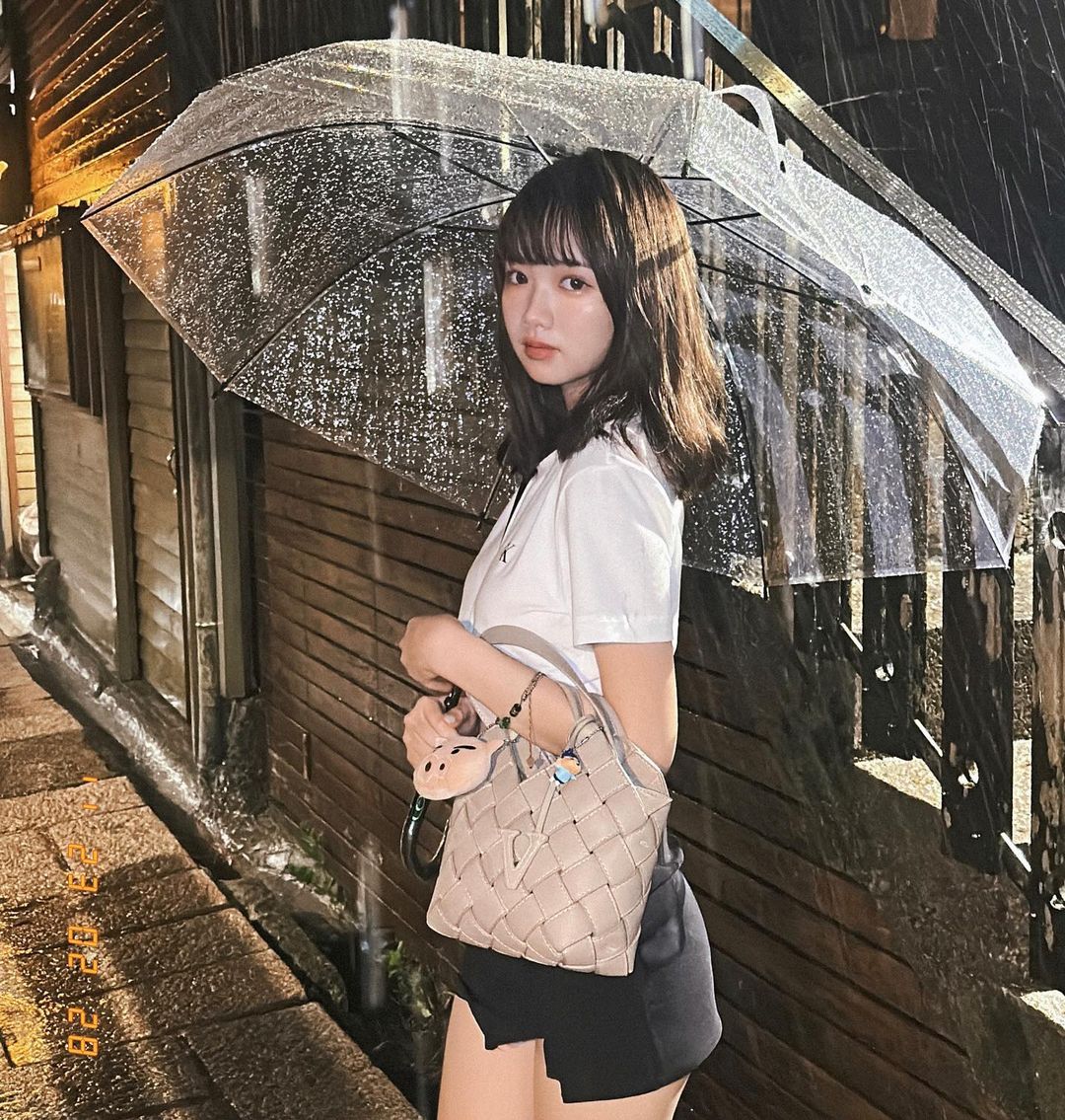 小露香肩真的香！弘文高中校花「奈熙」長大了，短髮超婆網友秒暈！