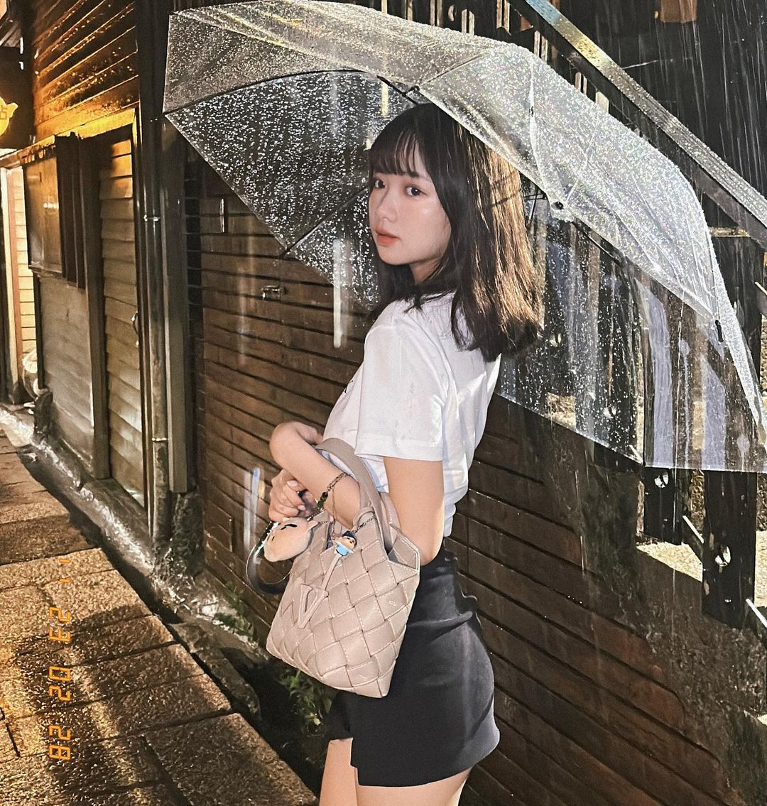 小露香肩真的香！弘文高中校花「奈熙」長大了，短髮超婆網友秒暈！