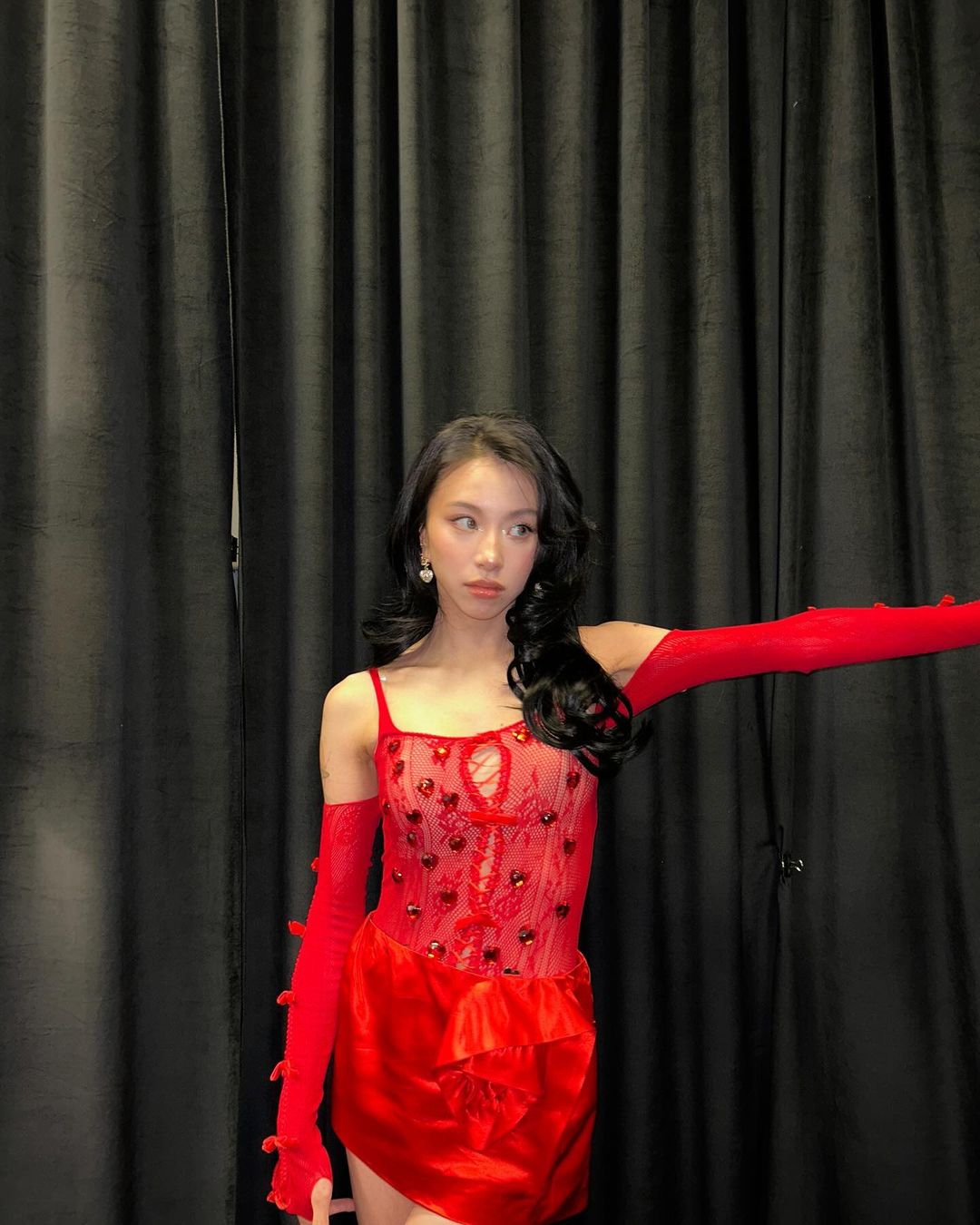 太炸裂！TWICE 彩瑛、Somi 手滑上傳「大尺度合照」引熱議！網驚：這是可以免費看的嗎？
