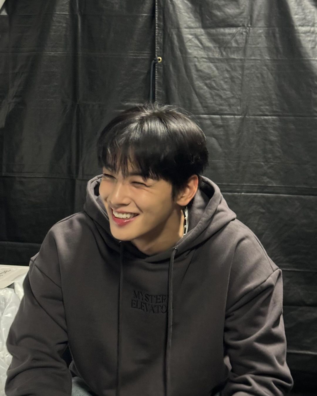 連腳趾都好看的男人！「臉蛋天才」車銀優遊日本脫口罩現神顏，狂粉驚喊：「不能成為你的妻子是多麼痛苦」全網笑翻！