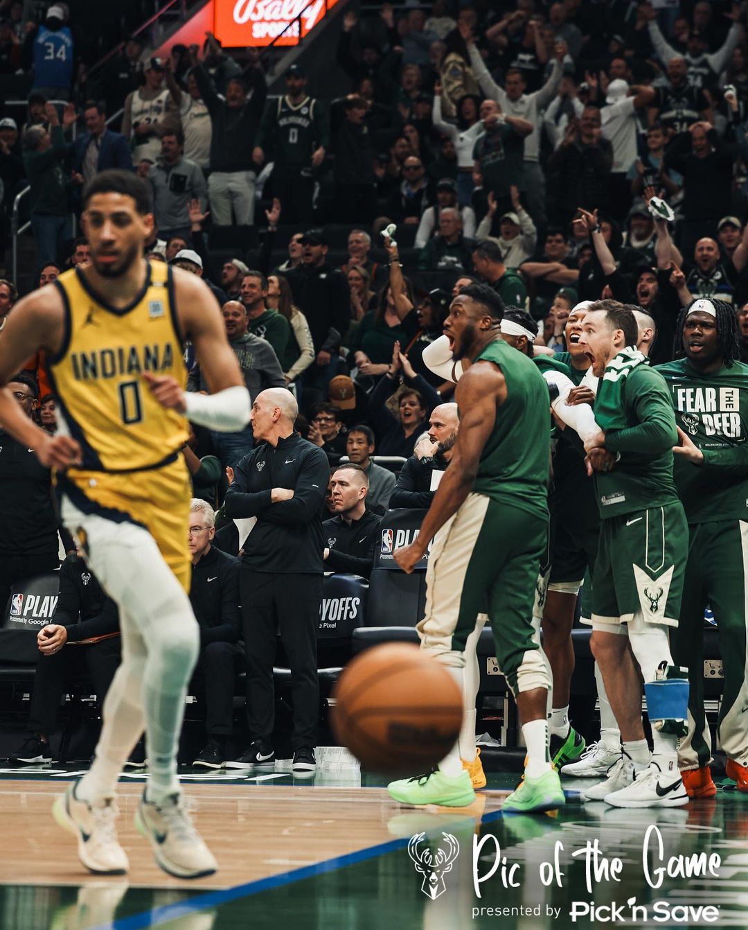 Damian Lillard 19 分鐘豪取 35 分！季後賽首戰手錶有戴，公鹿沒字母哥照樣大勝溜馬！