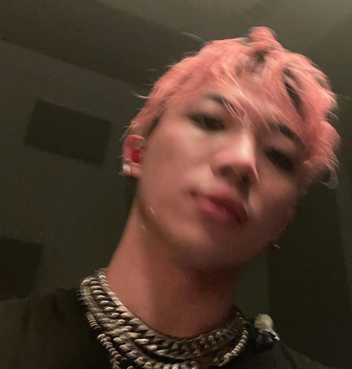 ØZI 認愛辣模女友！首度公開恩愛合照　發文一句話疑認定已是一家人