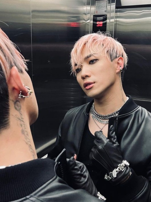 ØZI 認愛辣模女友！首度公開恩愛合照　發文一句話疑認定已是一家人